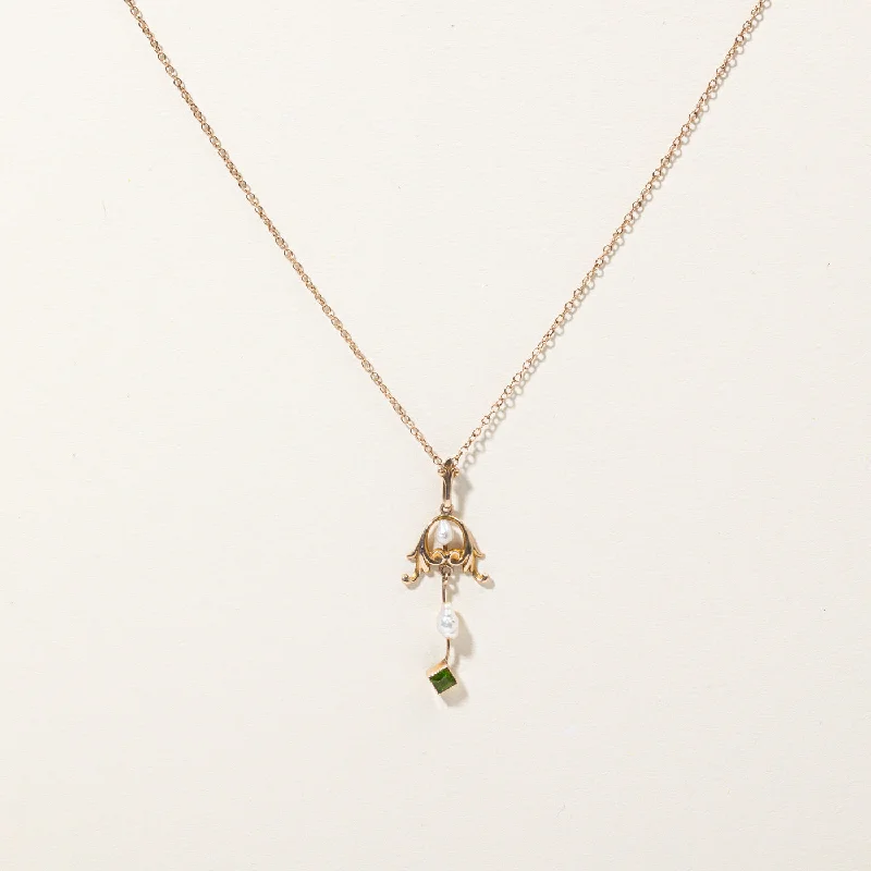 Petal motif necklaces-Rice Pearl & Green Glass Pendant Necklace | 0.15ct | 16" |