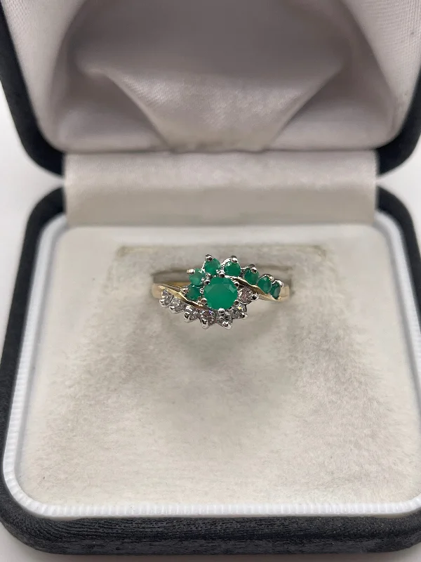 9ct gold green agate and cz ring