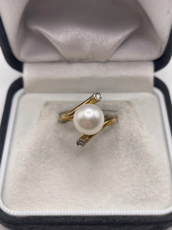 9ct gold pearl and diamond ring