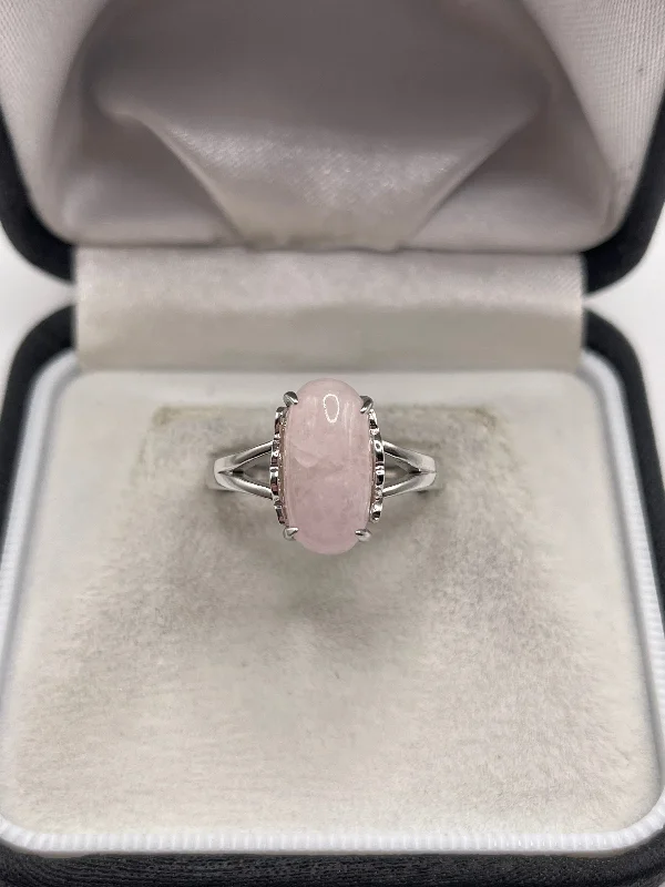 Silver rose quartz ring