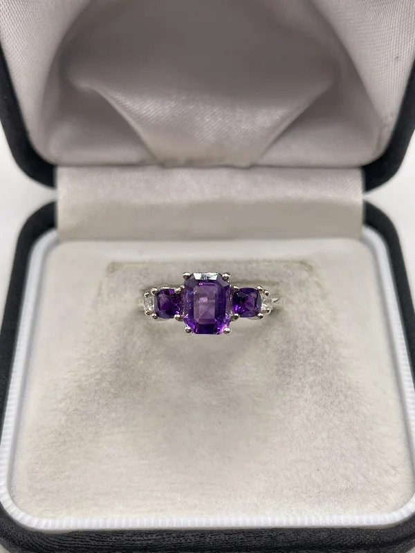 Silver amethyst ring