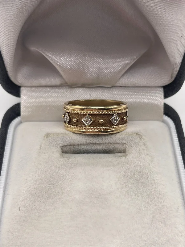 Heavy 9ct gold diamond ring