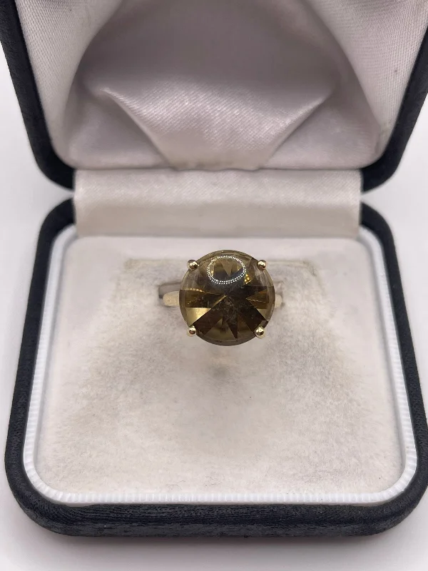 9ct gold quartz ring