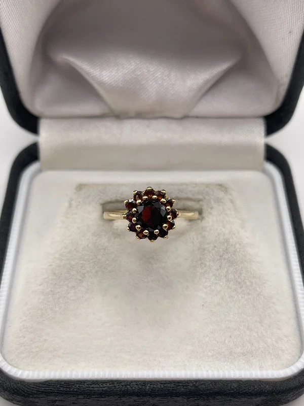 9ct gold garnet cluster ring