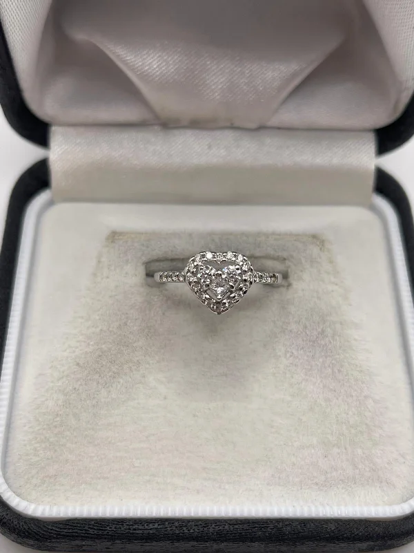 18ct white gold diamond heart ring