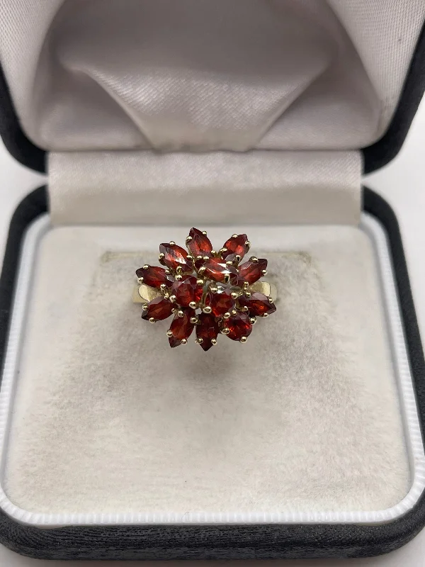 9ct gold garnet cluster ring