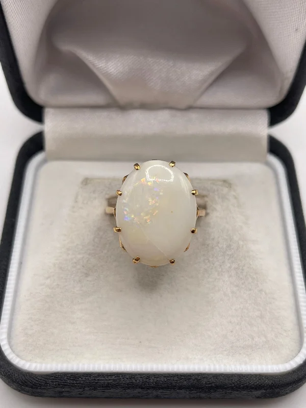 9ct gold opal ring