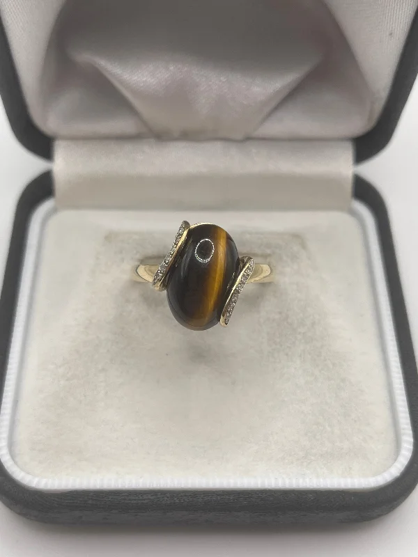 9ct gold tigers eye and diamond ring