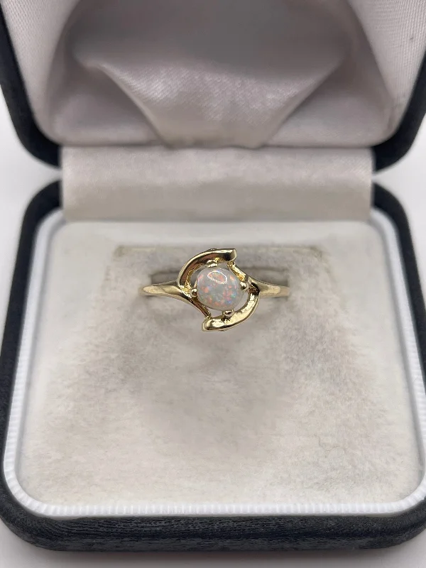 9ct gold opal ring