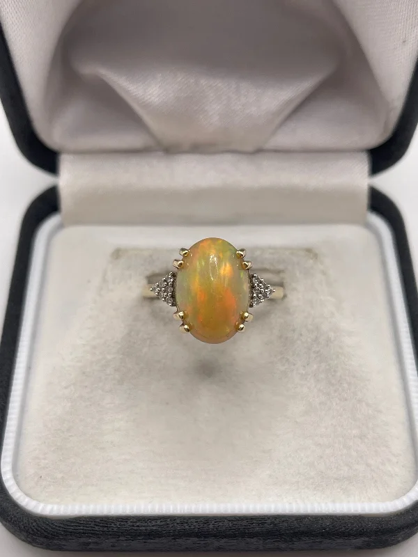 14ct gold opal and diamond ring