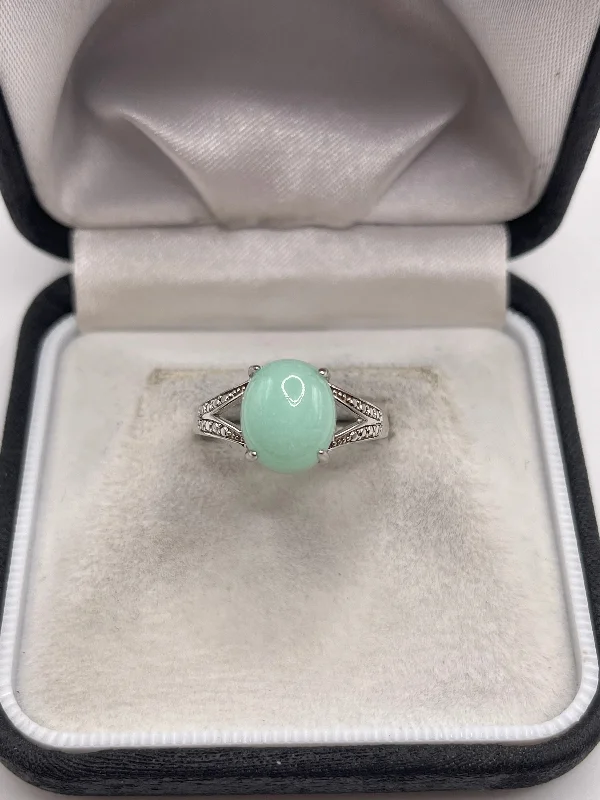 Silver gemstone ring