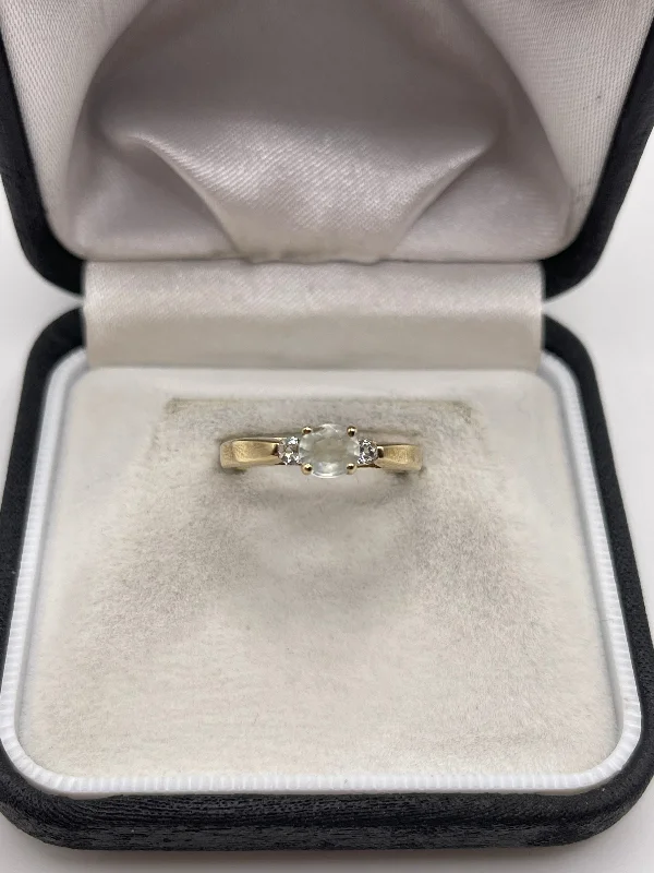 9ct gold quartz ring