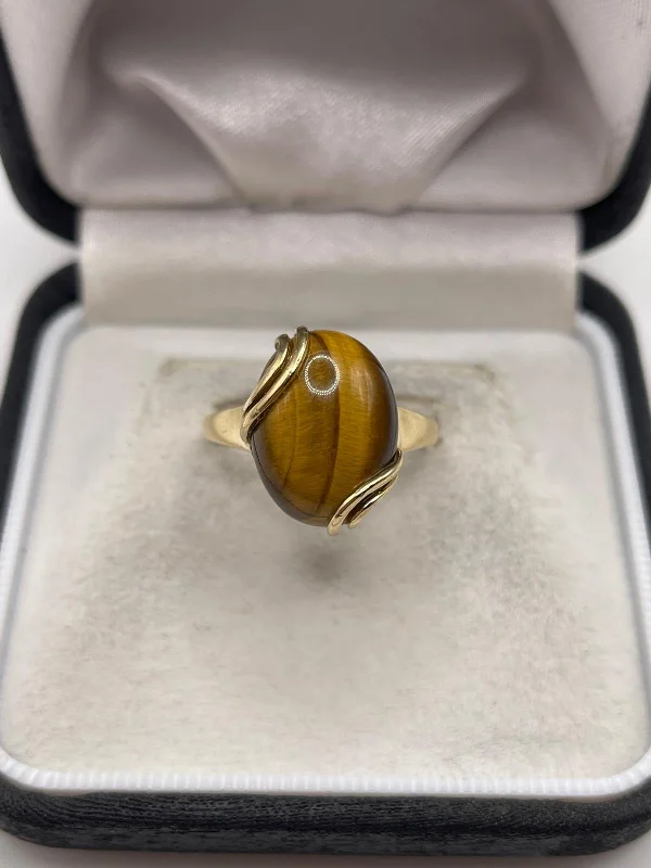 9ct gold tigers eye ring