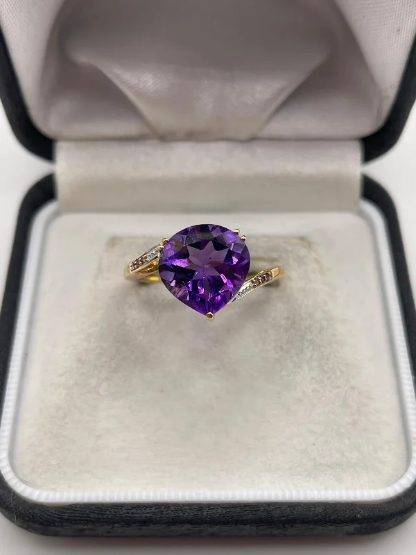 9ct gold amethyst and diamond ring