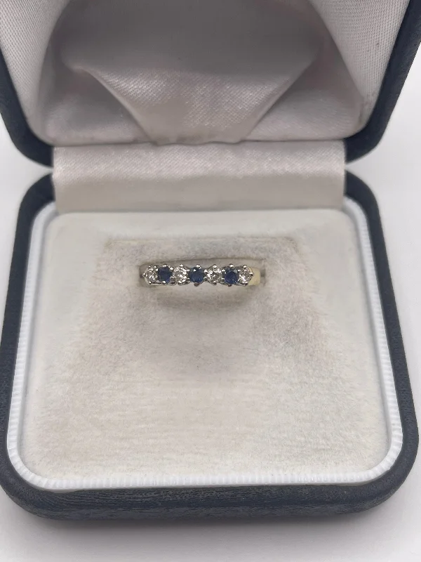 18ct gold sapphire and diamond ring