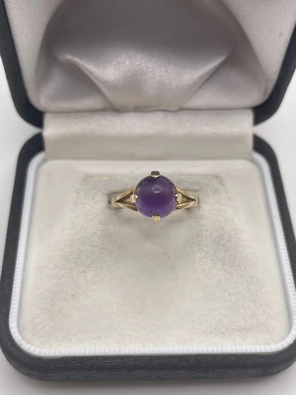 9ct gold cabochon amethyst ring