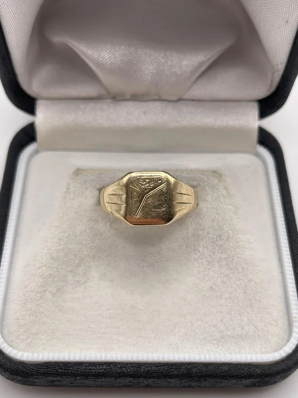 9ct gold engraved signet ring