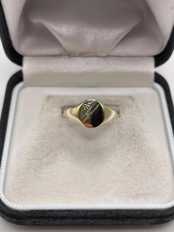 9ct gold engraved signet ring